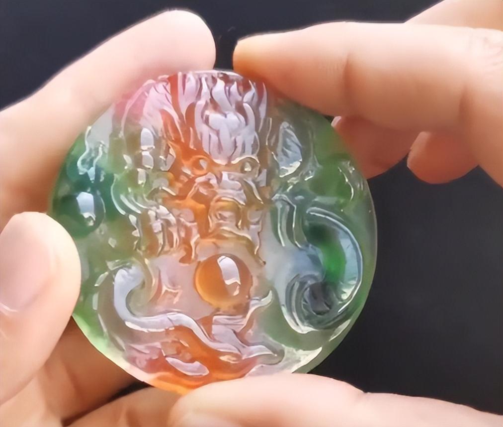 回顾翡翠市场逐渐冷却,只是因为年轻人不玩吗?