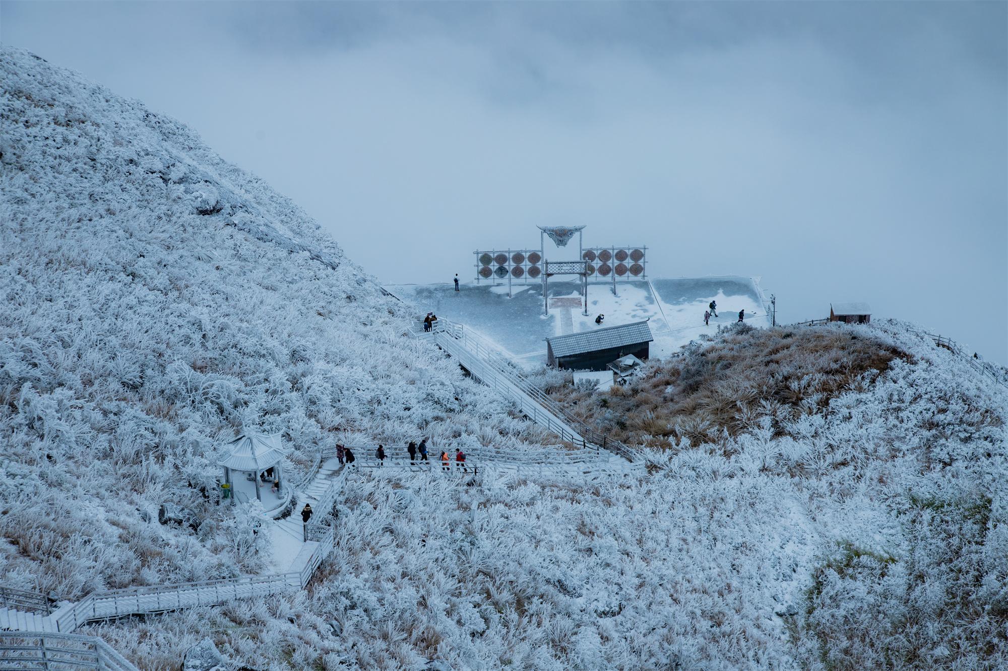 金子山气温低至-5℃,龙年广东第一场雪