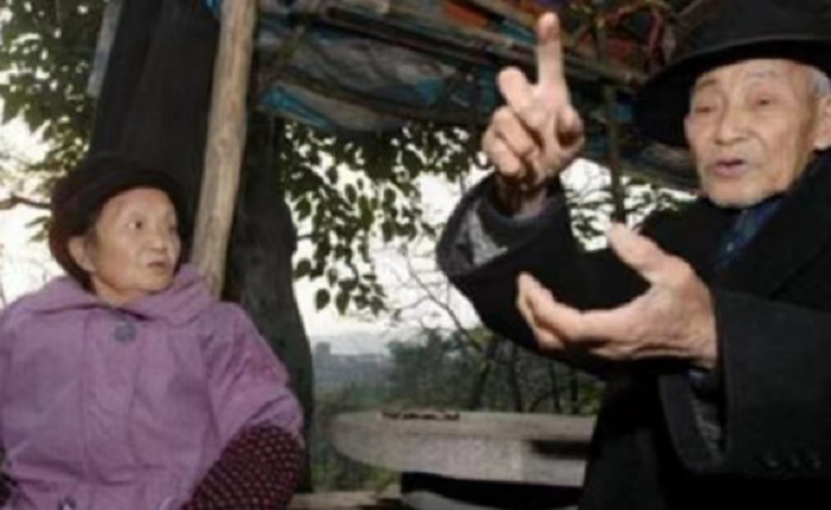 两个人这才互相看着对方,似乎都很中意,只不过第一