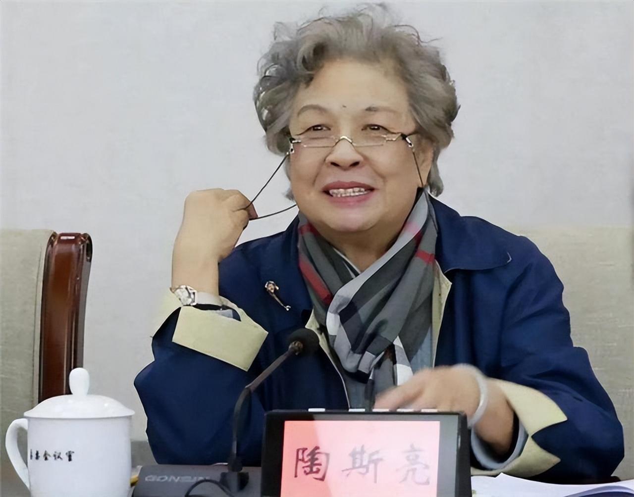 回顾62年陶斯亮参加聂力婚礼,表示不再羡慕婚纱,只求肆意洒脱