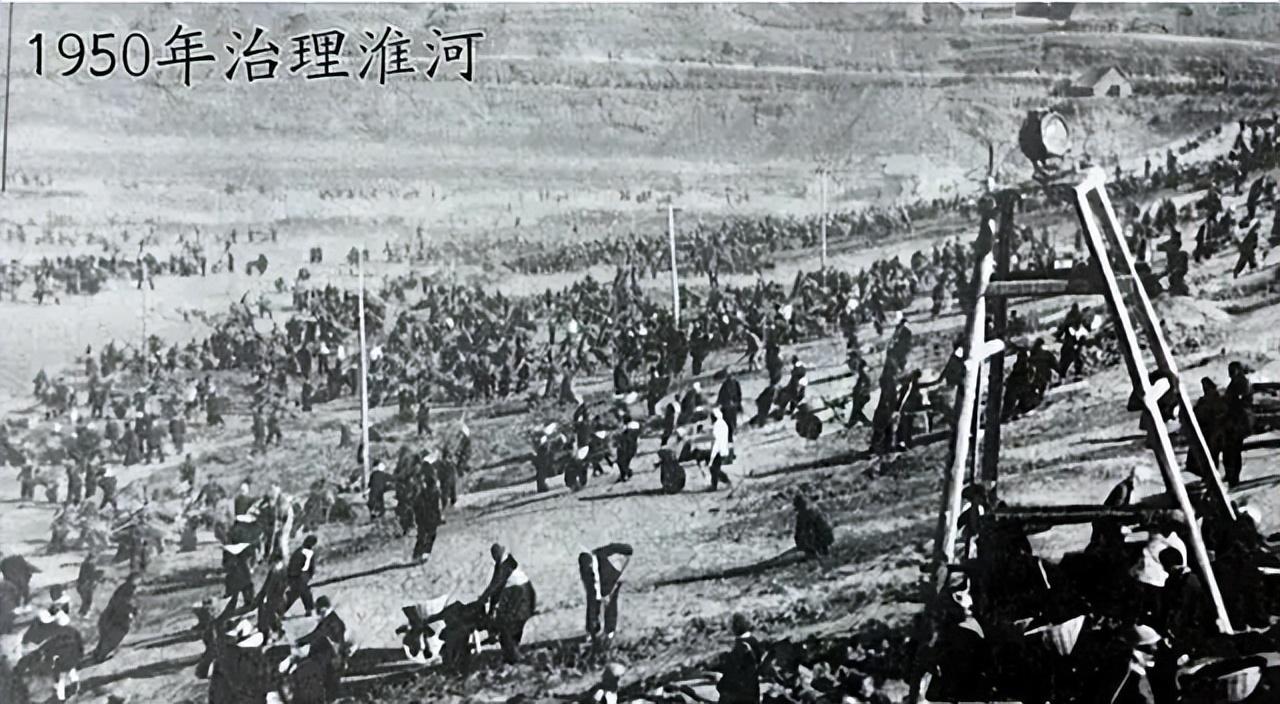 1952年我军一连长在观影时突然痛哭她是我失散多年的妻子