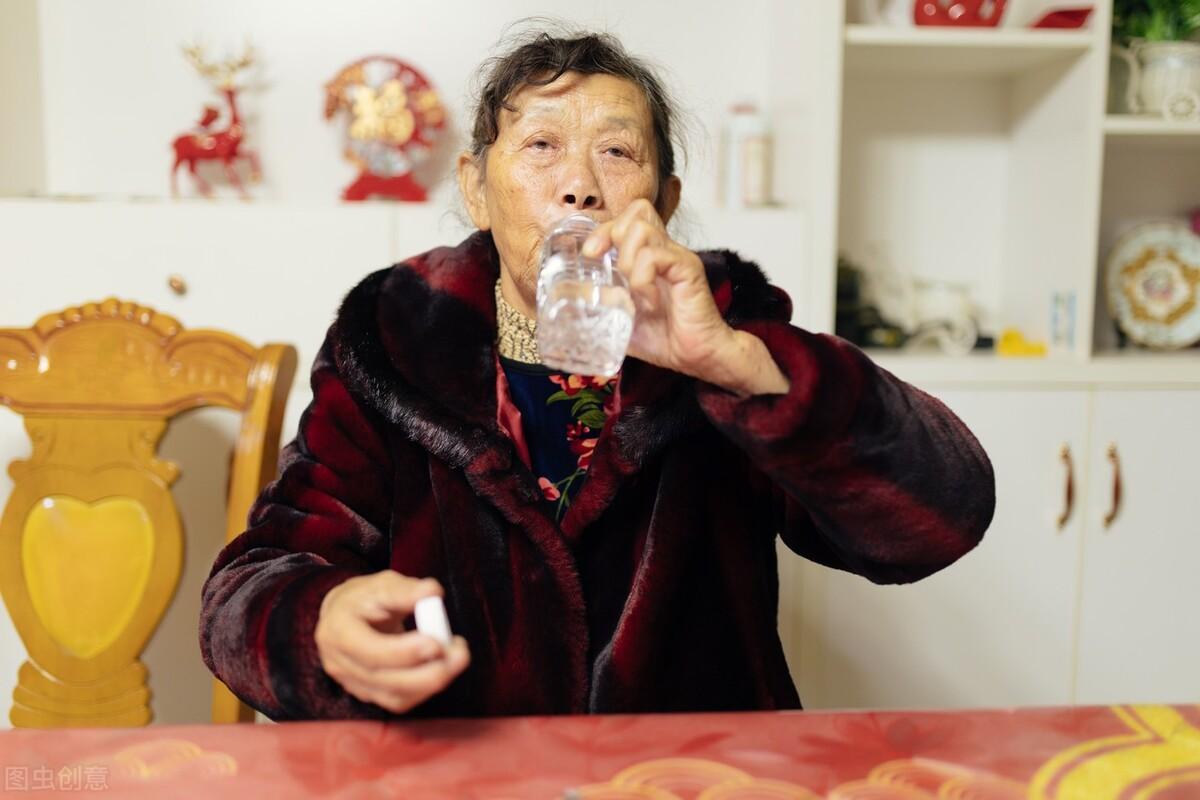 老母亲92岁我只盼望她早点走71岁大爷的心里话句句现实