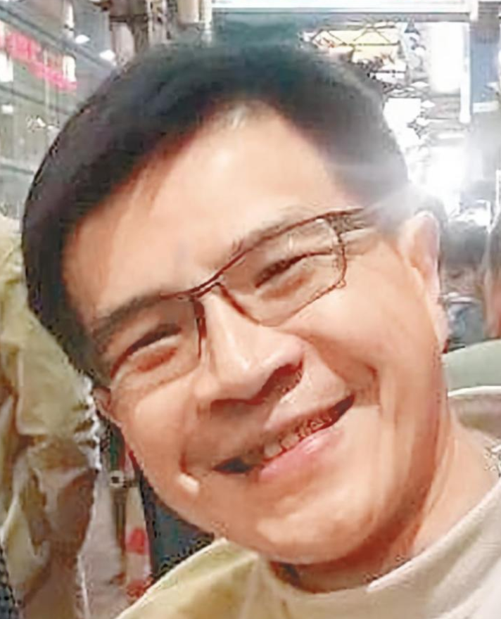 李咏怡年轻漂亮,性格讨喜,导师徐金山年富力强,口袋多金,二人一拍即合