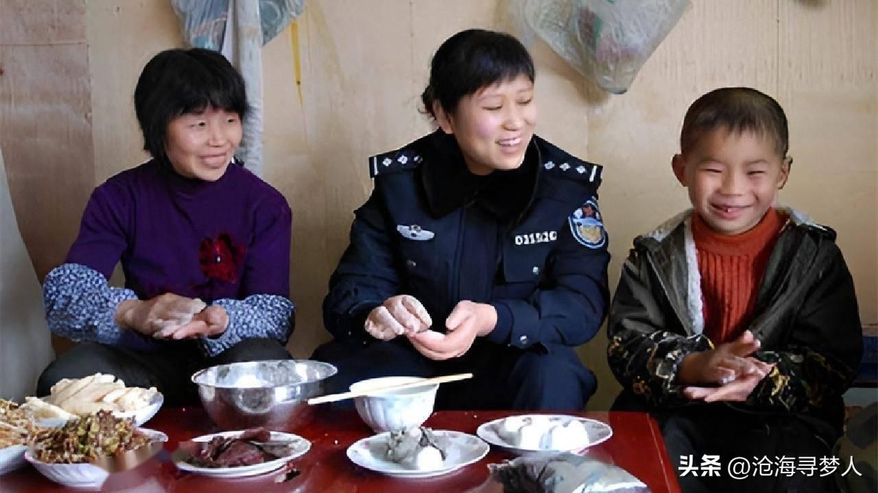 16年前四川女警揭衣露乳哺育婴儿连升四级别后如今怎样