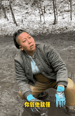 她被称为战狼版李子柒砌猪圈焊狗笼一人扛起半扇猪把老公养成小娇夫