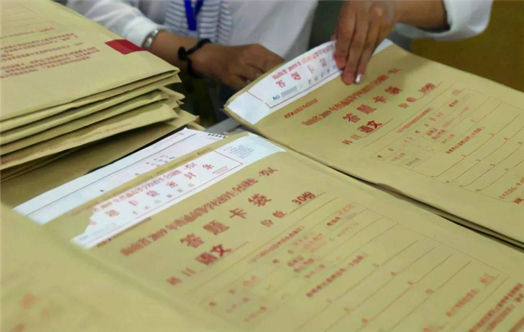 回顾少年偷走高考试卷记熟答案去考试他最后考了多少分