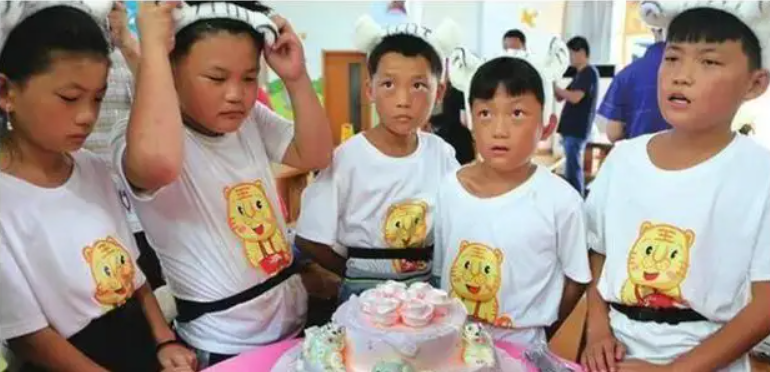 回顾中国首例五胞胎长大了如今年满20岁曝光后现状如何