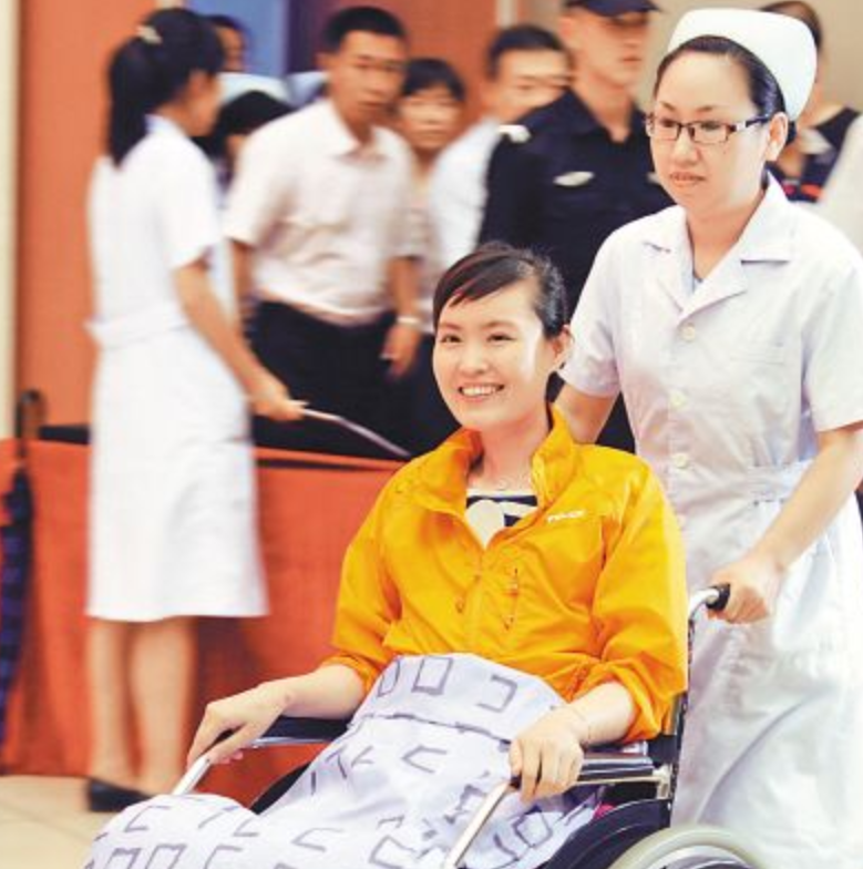 9年前那位为救学生失去双腿的80后美女教师张丽莉后来怎样了