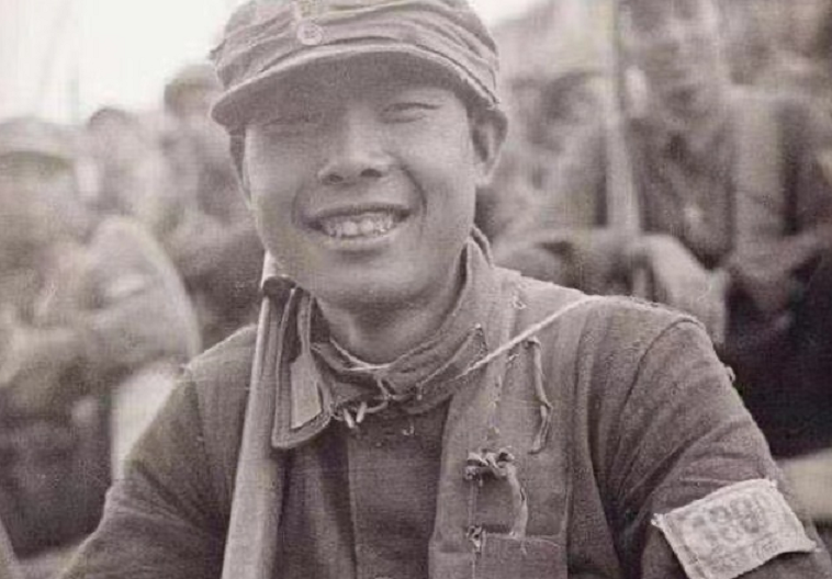 邱大明1936年,经部队与他交好的司务长介绍,邱大明认识了司务长余常凯