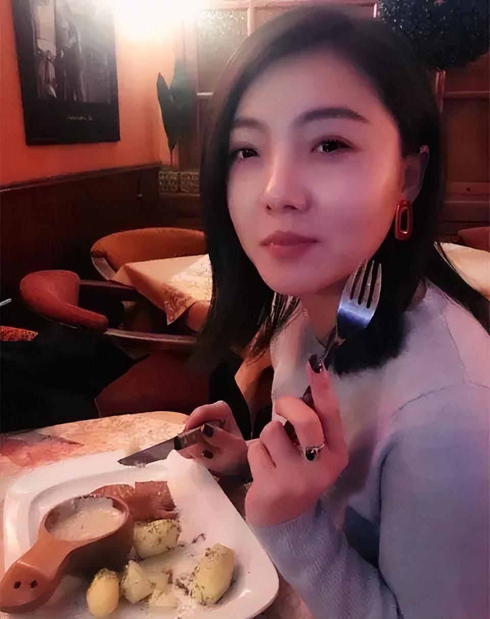 回顾她在非诚勿扰上站五年爆灯无数却不牵手最终被孟非赶下台