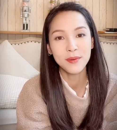 原来饶敏的思想比较传统,并不愿意接受和自己年龄差距太大的人,尤其是