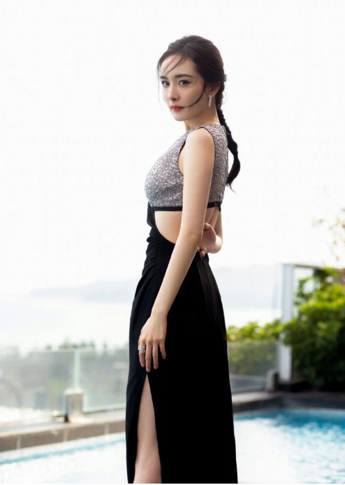 杨幂的腰完美无瑕就问谁能顶得住