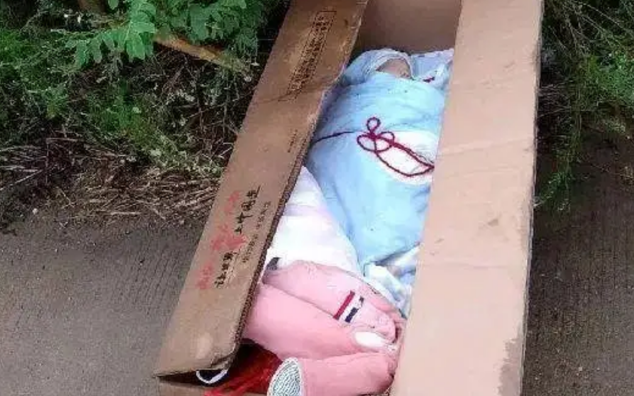 马路边上的弃婴
