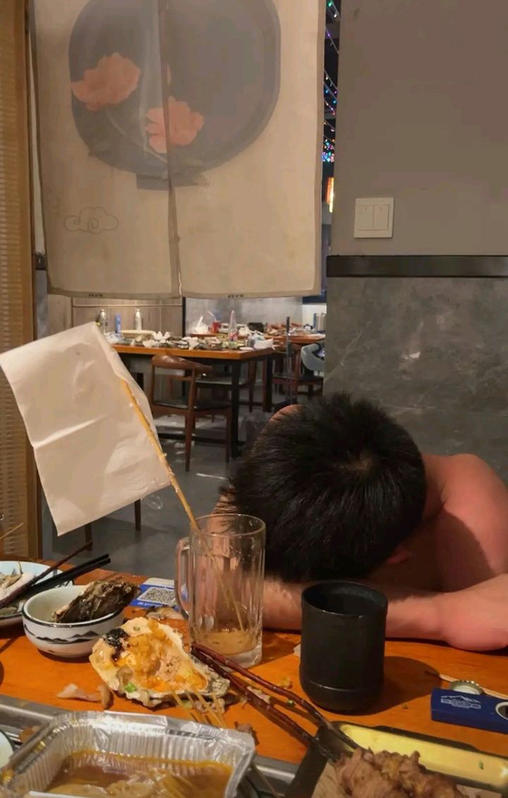 认输图片喝酒举投降向生活投降的图片喝酒插白旗子照片喝酒认输举白旗