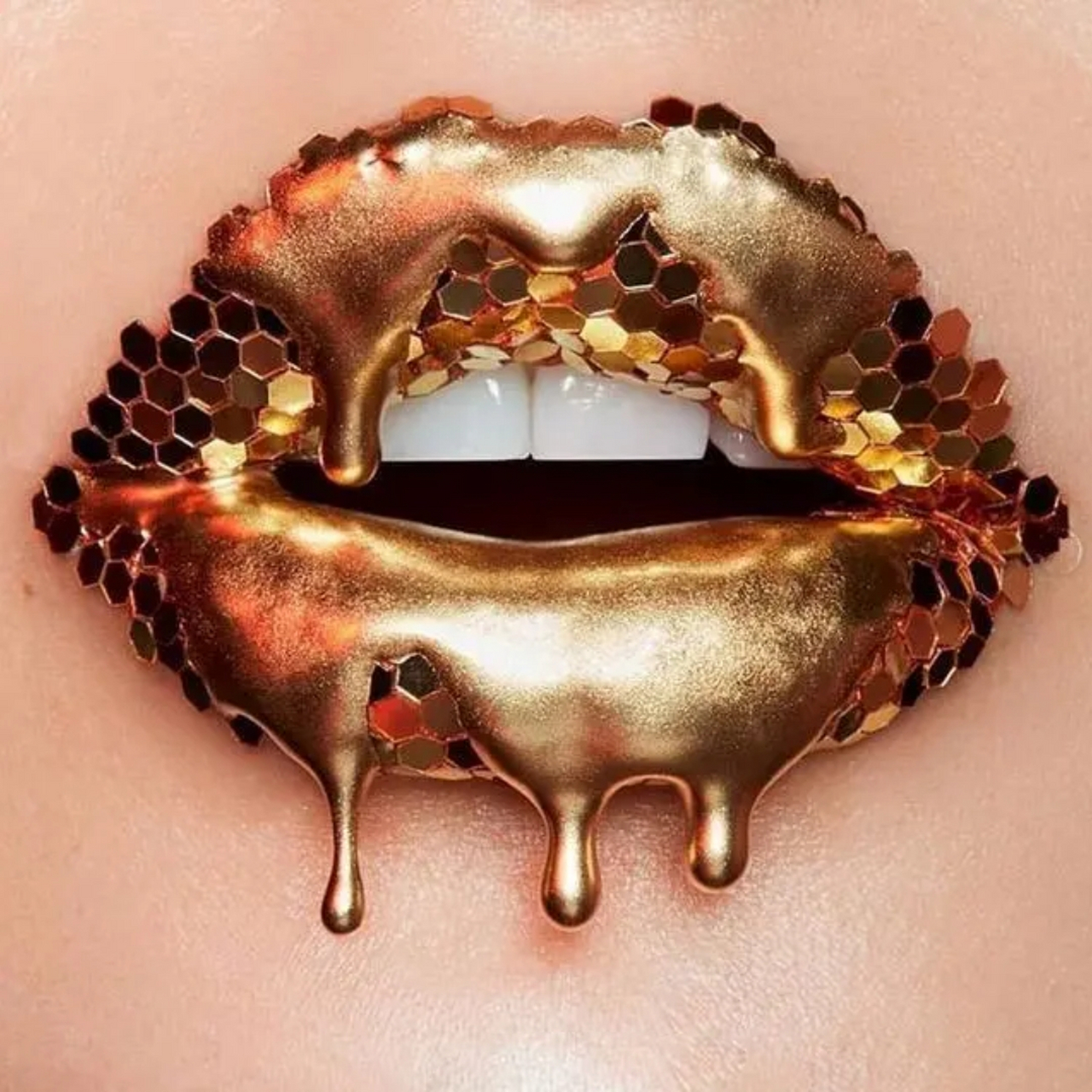 她用80颗钻石 画出全球最贵唇妆!  💄✨唇艺术惊艳全球!