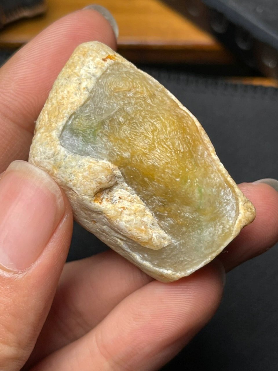 翡翠缅甸翡翠原石天然a货玉石毛料,65克大马坎水石断口 尺寸: 52