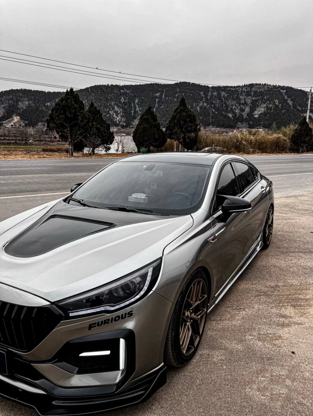 经典款红旗h5改装   当谈论经典与情怀,红旗h5无疑是中国汽车界的璀璨