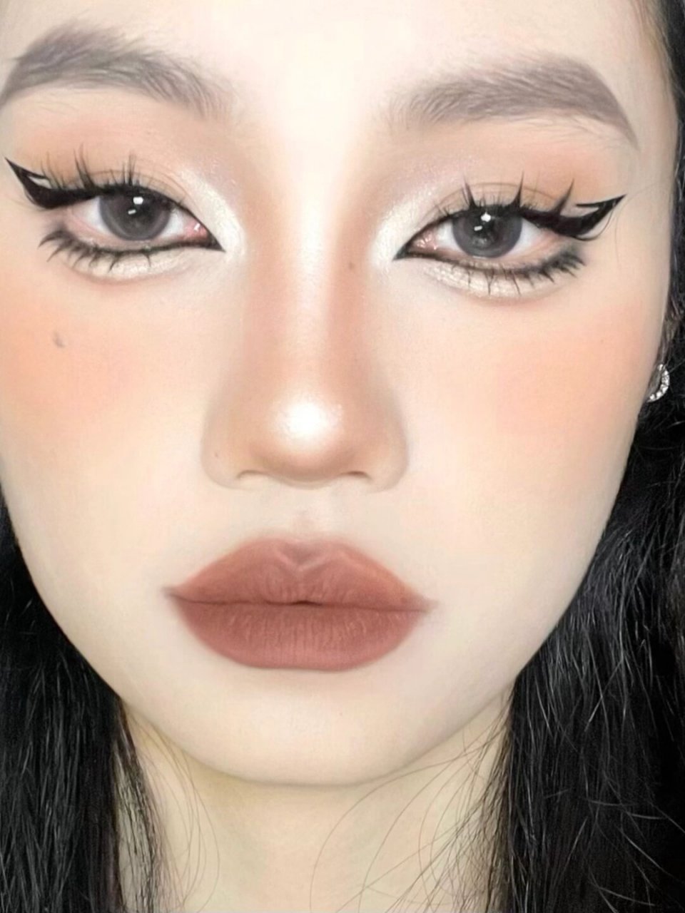 👀💥 快来学这个又奶又酷的倒钩眼线!