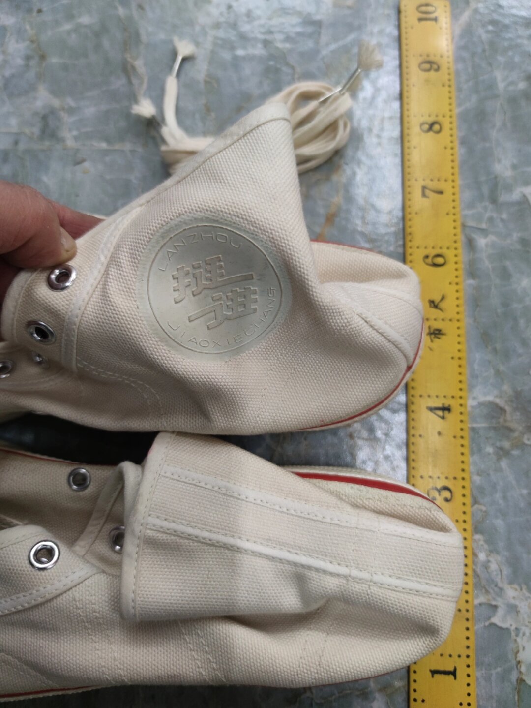 作为"挺进牌运动鞋"的出品方,它承载了无数人的回忆与情感