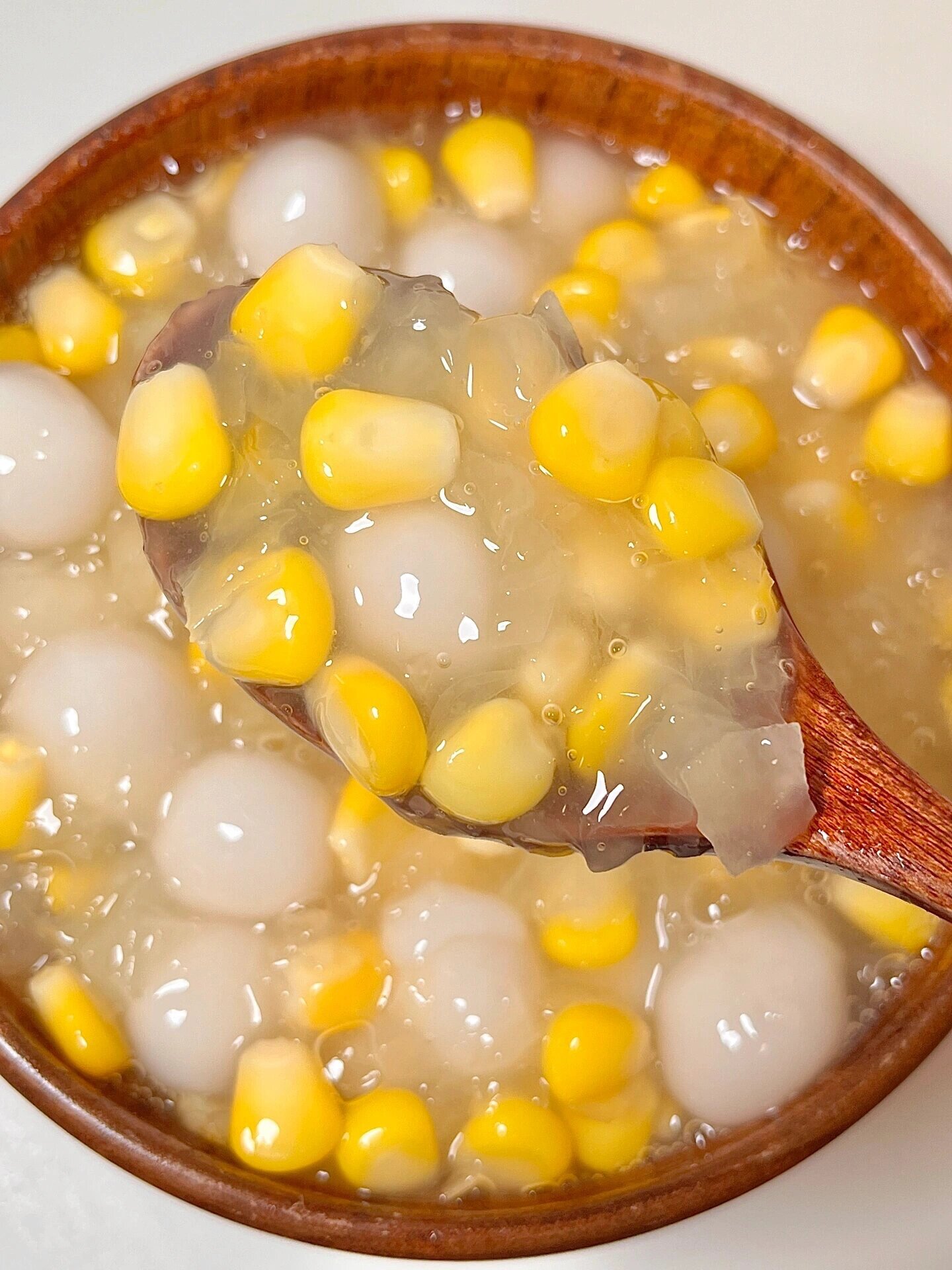 这碗玉米银耳圆子羹简直是一口爆汁的美味!