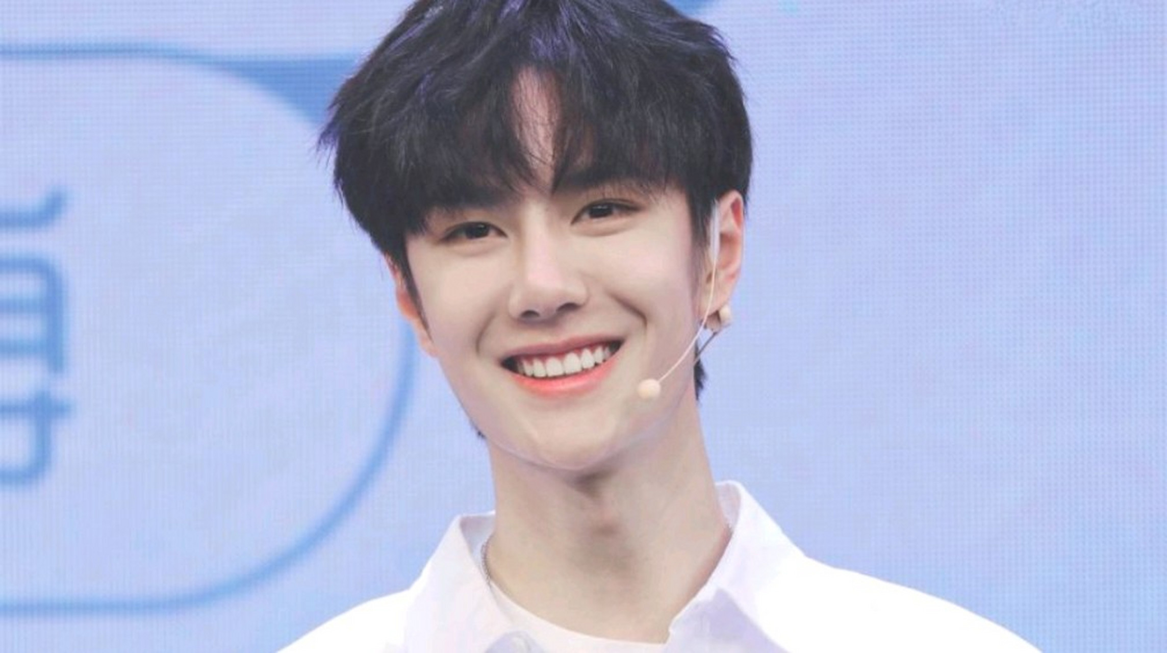 王一博,1997年出生,演员,歌手,舞者,主持人,职业摩托车赛车手.