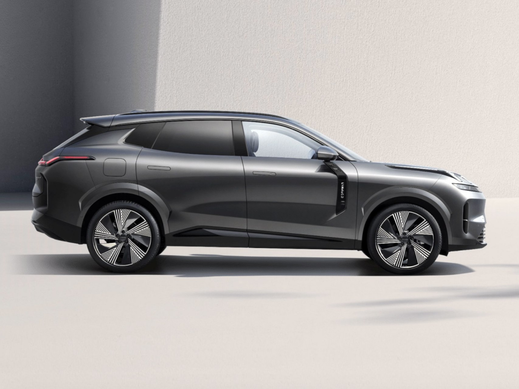 领克08新能源在20万级suv市场中表现亮眼,具备强劲动力,经济油耗,出色