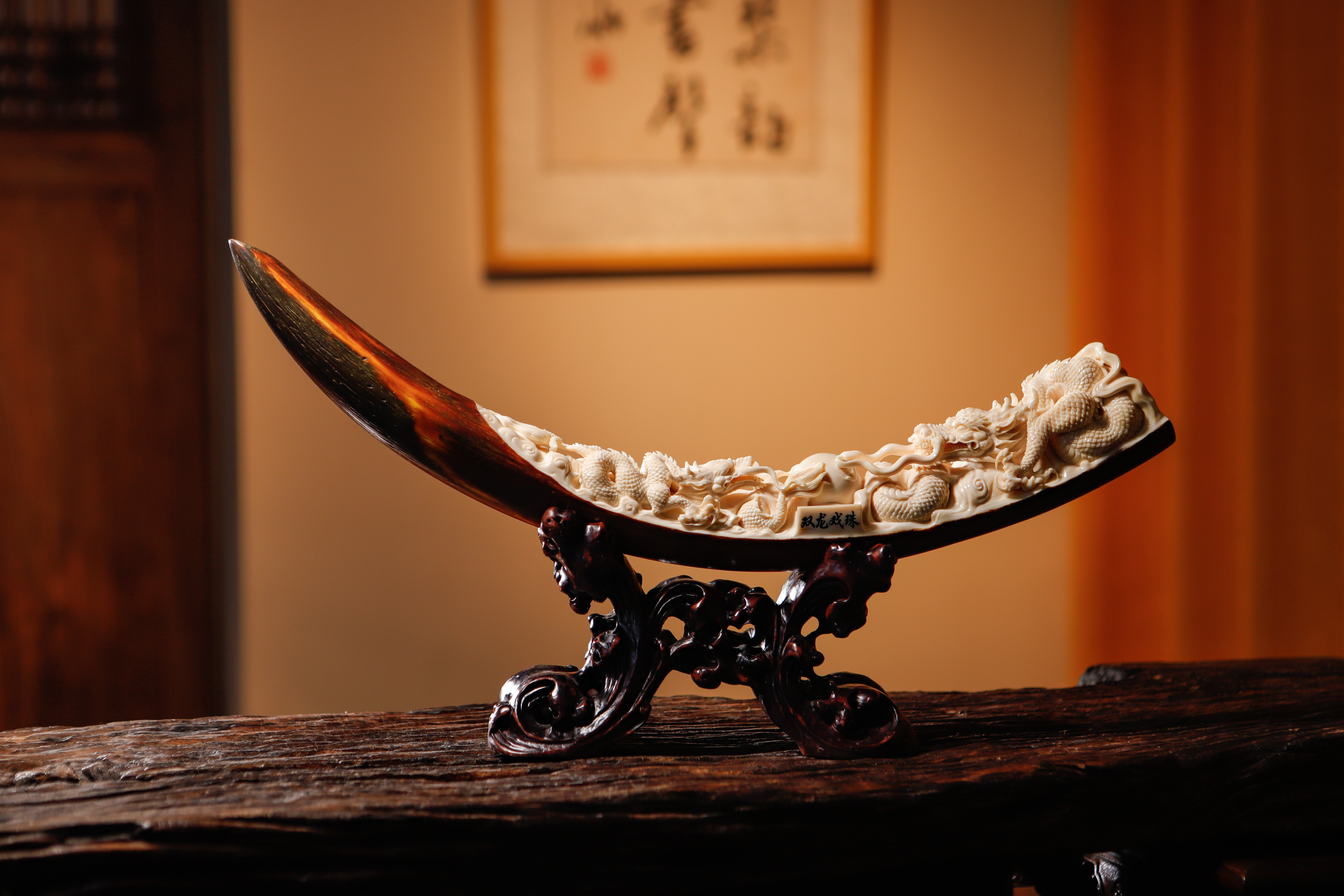 稀缺红皮双龙戏珠猛犸牙摆件