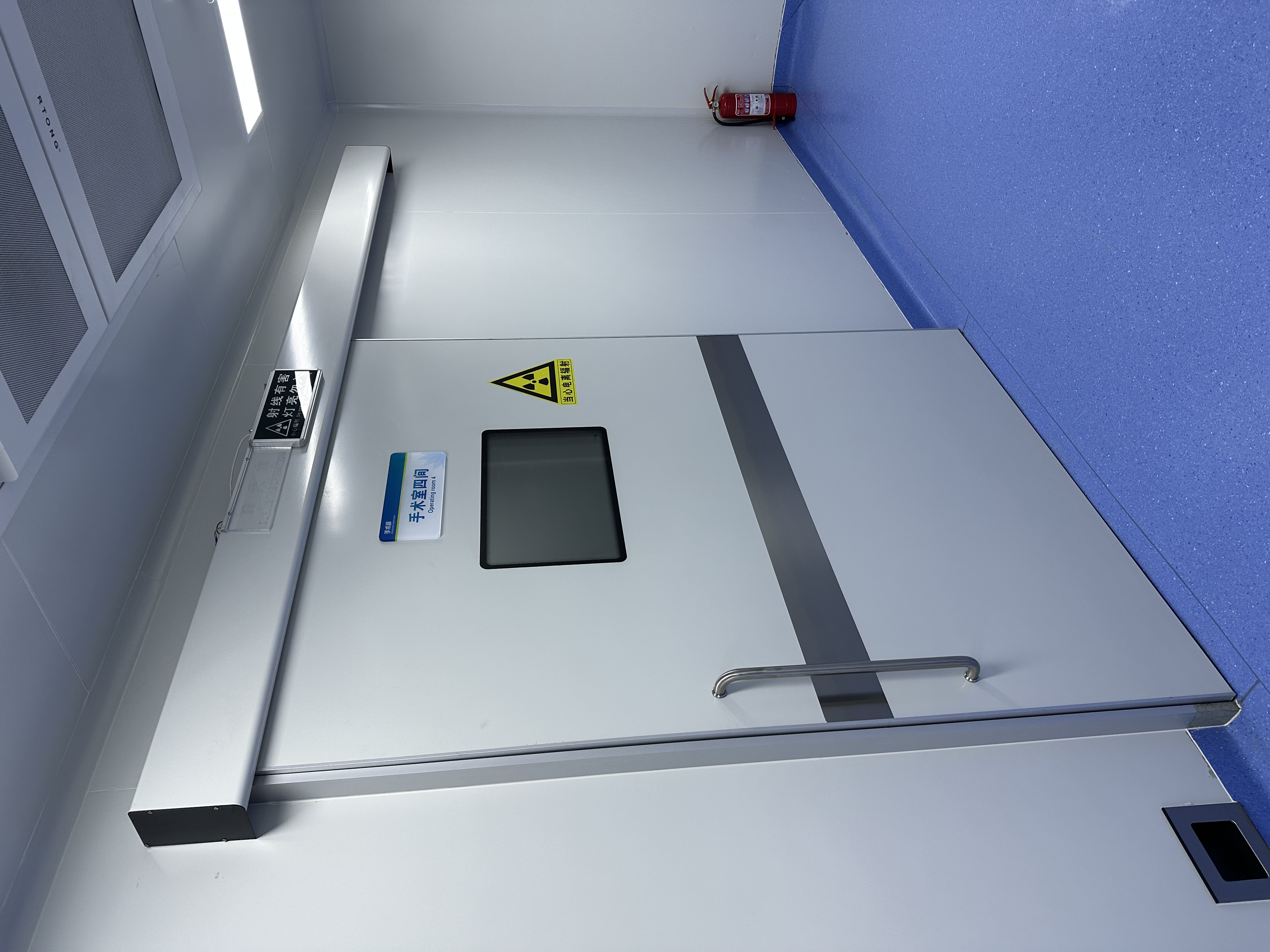 是一种特殊的门,它具有防辐射,防火,防潮,防菌等功能,广泛应用于医院