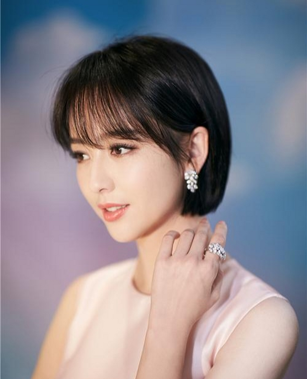 佟丽娅短发炸毛太抢眼了,好洒脱的感觉呀!