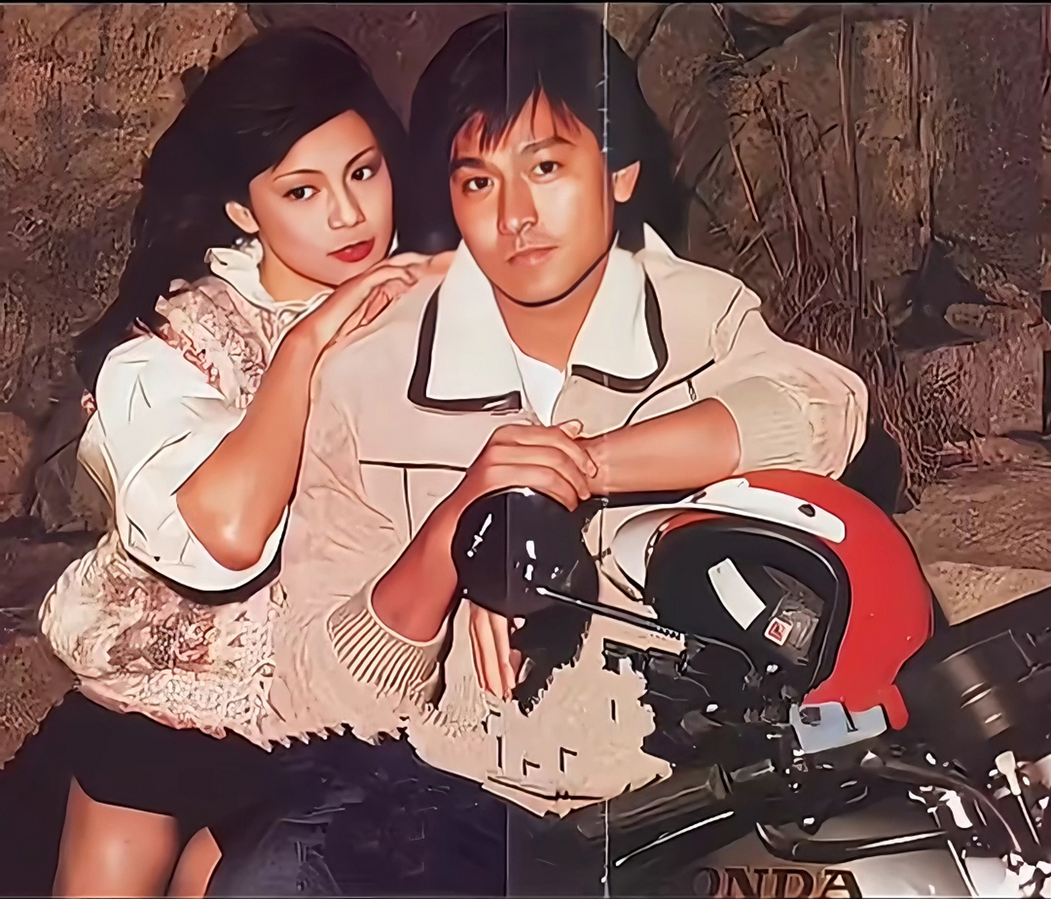 作为翁美玲的好朋友,当