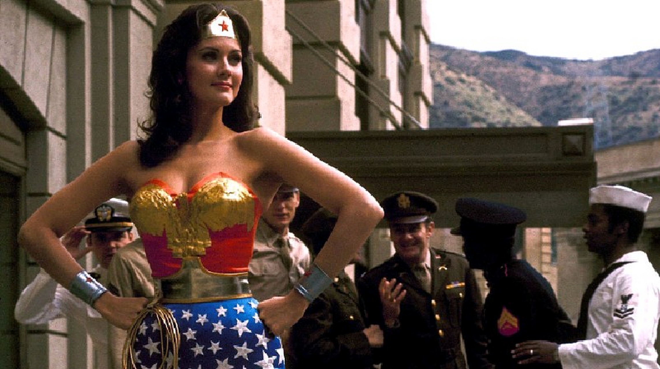 美国影星琳达·卡特,凭借《神奇女侠》《超人前传》和 《法律与秩序》