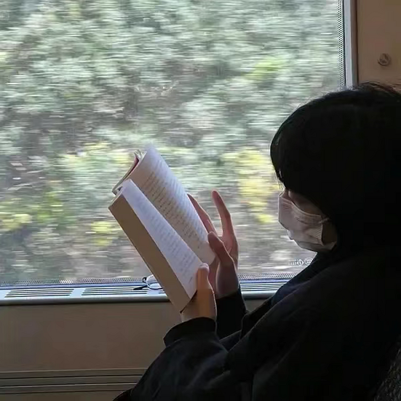 书香气息 ᵕ̈ ᵕ̈🌷 女生头像