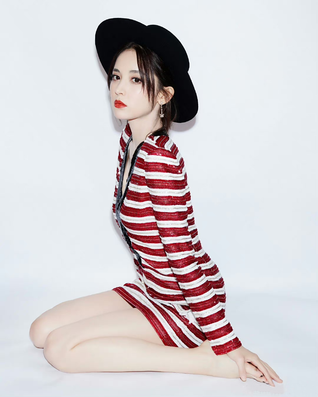 古力娜扎深v条纹短裙