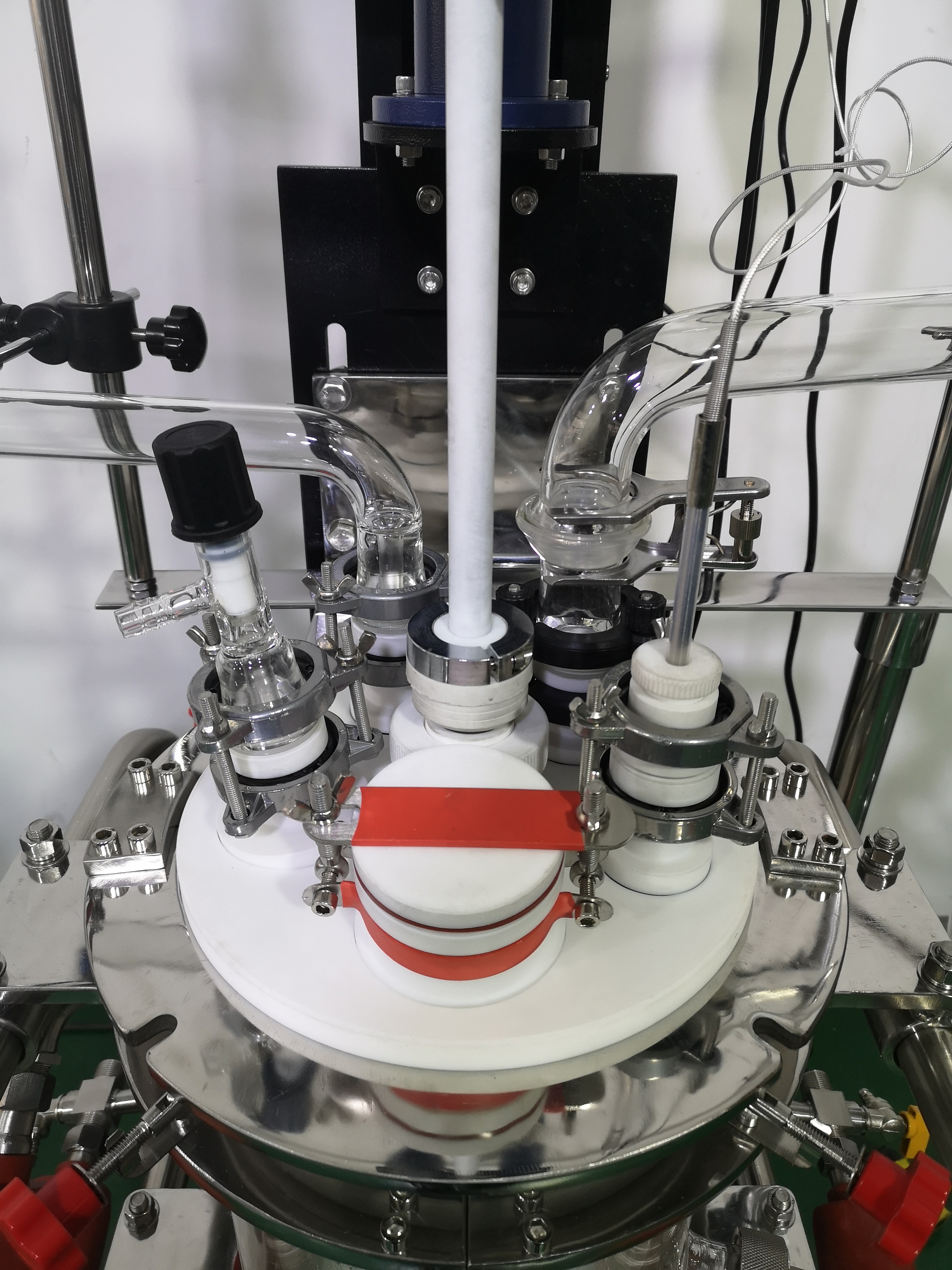 双层玻璃反应釜四氟釜盖的优势