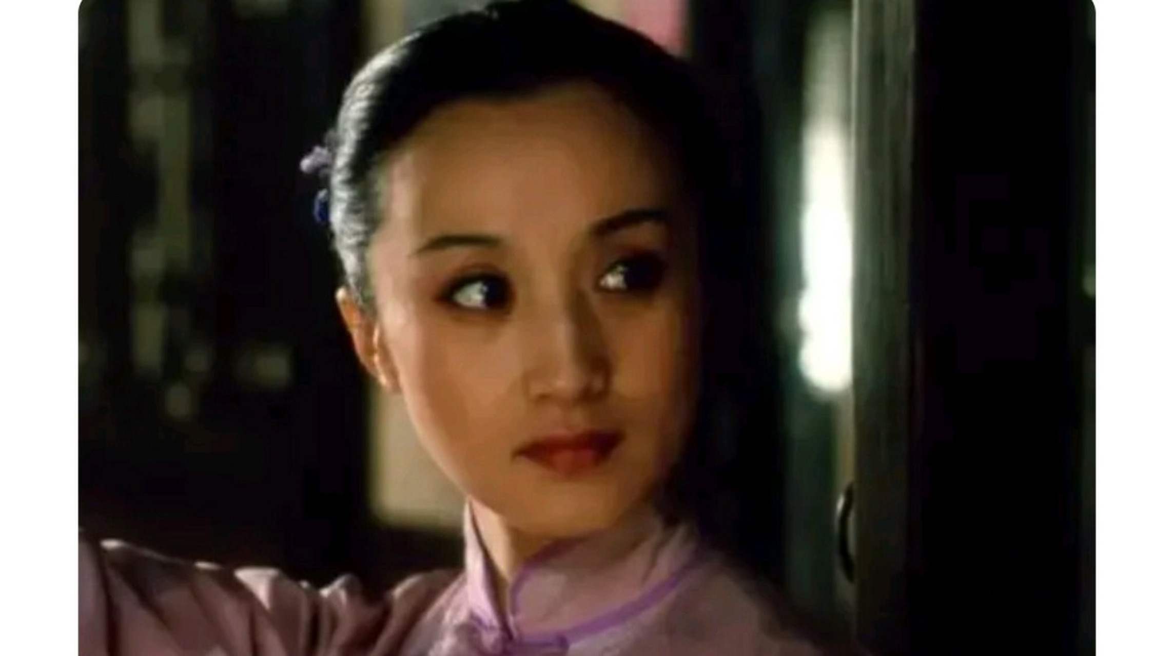 那是1989年,28岁的女演员杨昆出演了电视剧《十六岁的花季》中班主任