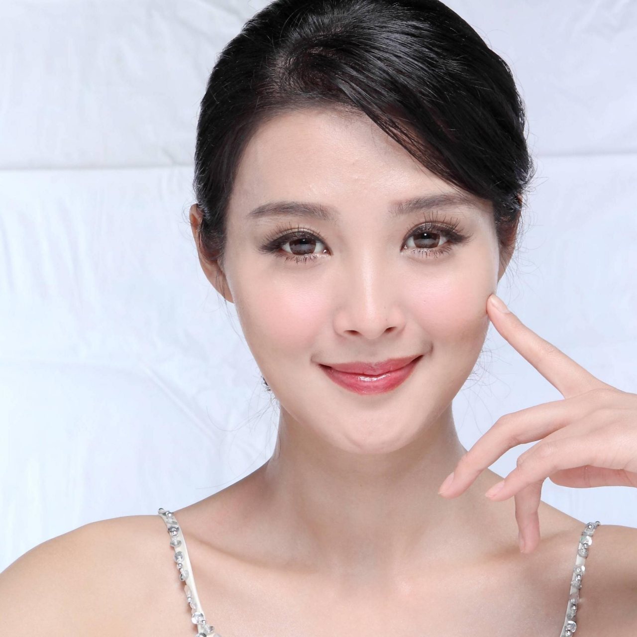 [原文:美女白庆琳:被公司雪藏,.