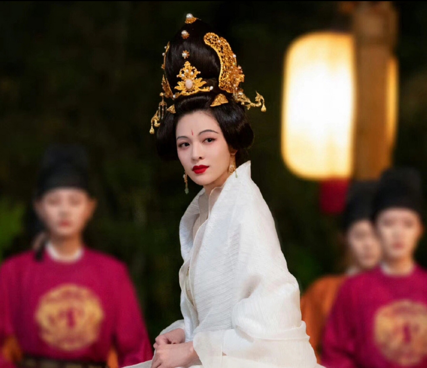 钟楚曦的好人缘都是时尚穿搭和肌肉线条积累的,没想到古装扮相还挺