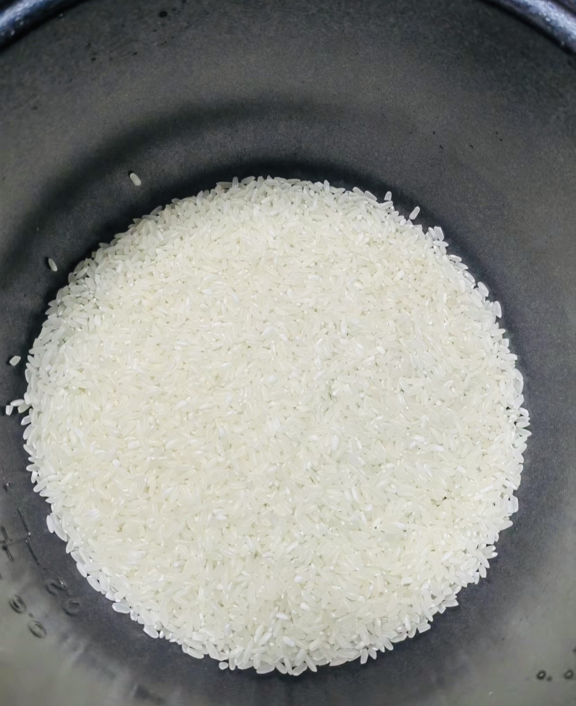 我们家是东北人平时主食除了馒头和大饼之外还比较喜欢吃东北的大米