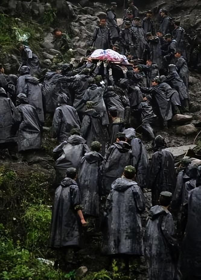 回顾汶川地震丢下学生自己先跑的范跑跑后来怎么样了