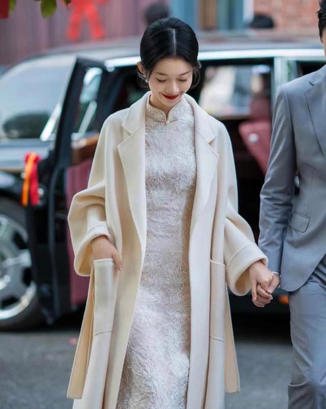 被惊艳到了!旗袍配大衣真的很精致大方,气质女生不要错过