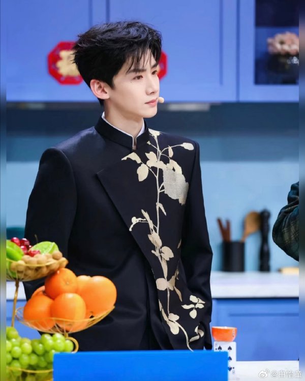 《侦探9》在暗讽白敬亭?何炅透露王鸥迟到原因,鬼鬼被曝将回归