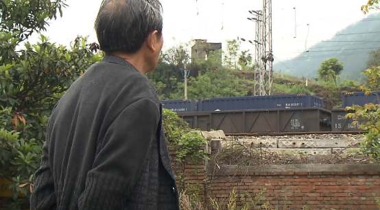 回顾男子18年前将房子借给同事如今想要收回发现房子早被卖了