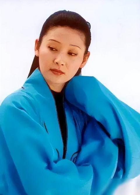 屡遭冯小刚背叛却闭口不提离婚徐帆的精明你想象不到