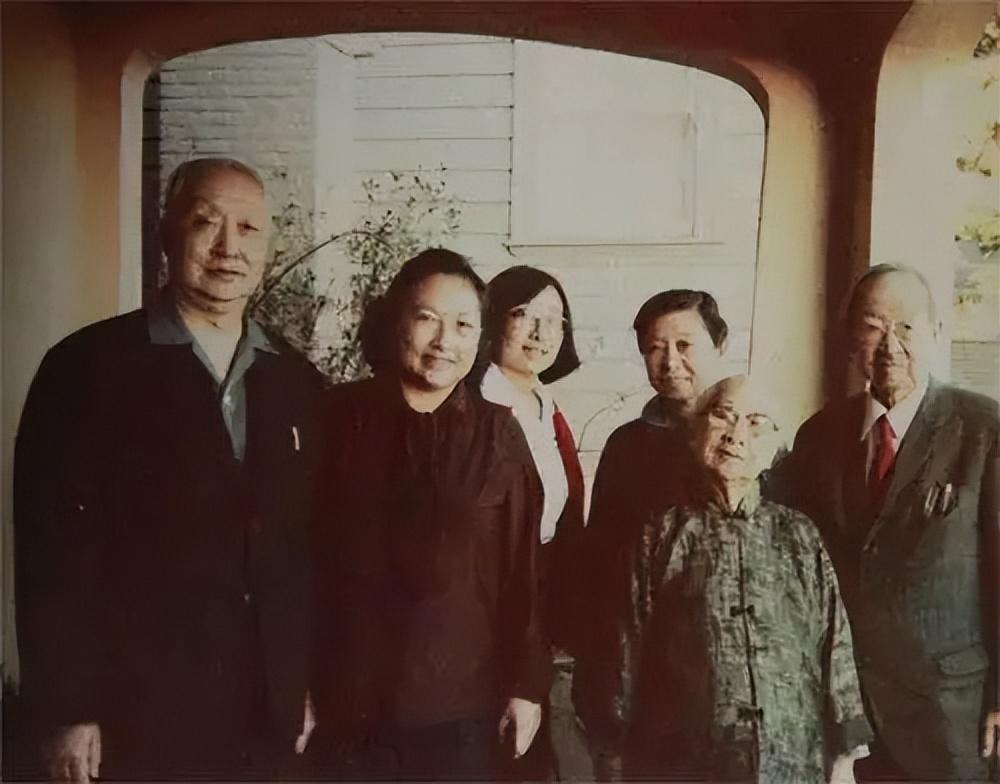 回顾中国最酷父母闪婚爱玩却把4个女儿都培养成教授