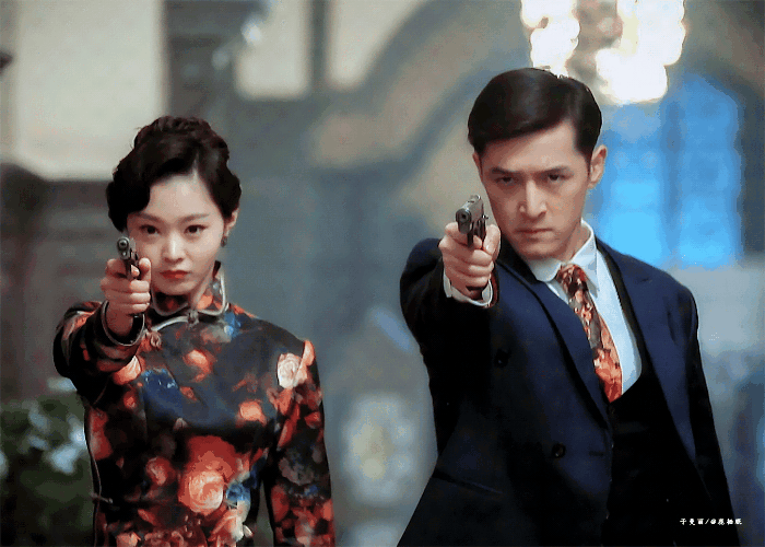 这部剧因其丰富多彩的民国旗袍造型而备受网友称赞,被誉为"宋轶的写真