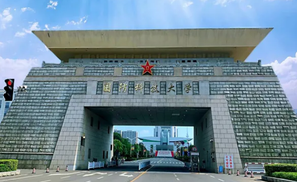 走入军校,打造铁血男儿