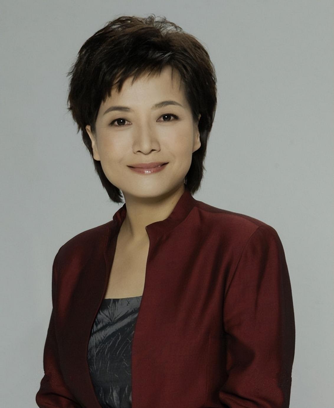 事实证明,担任妇女代表的56岁贺红梅,才是现实真正的新闻女王!