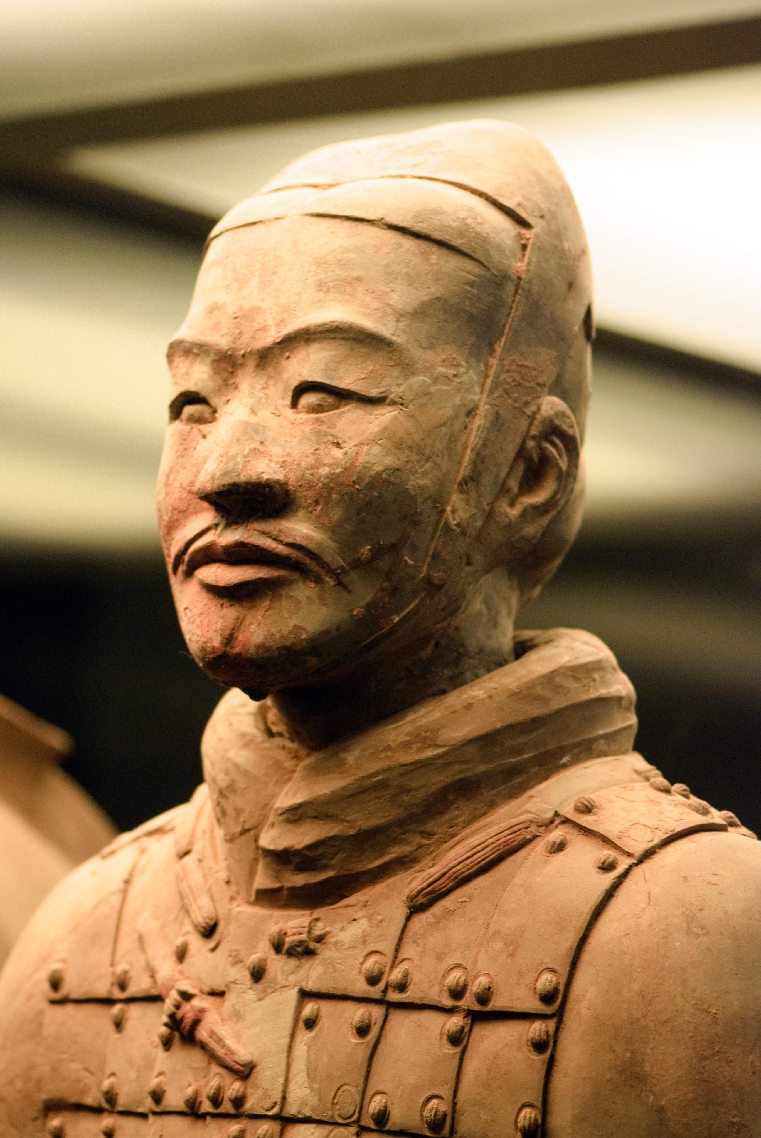 回顾兵马俑是活人烧制一尊兵马俑开裂真相水落石出