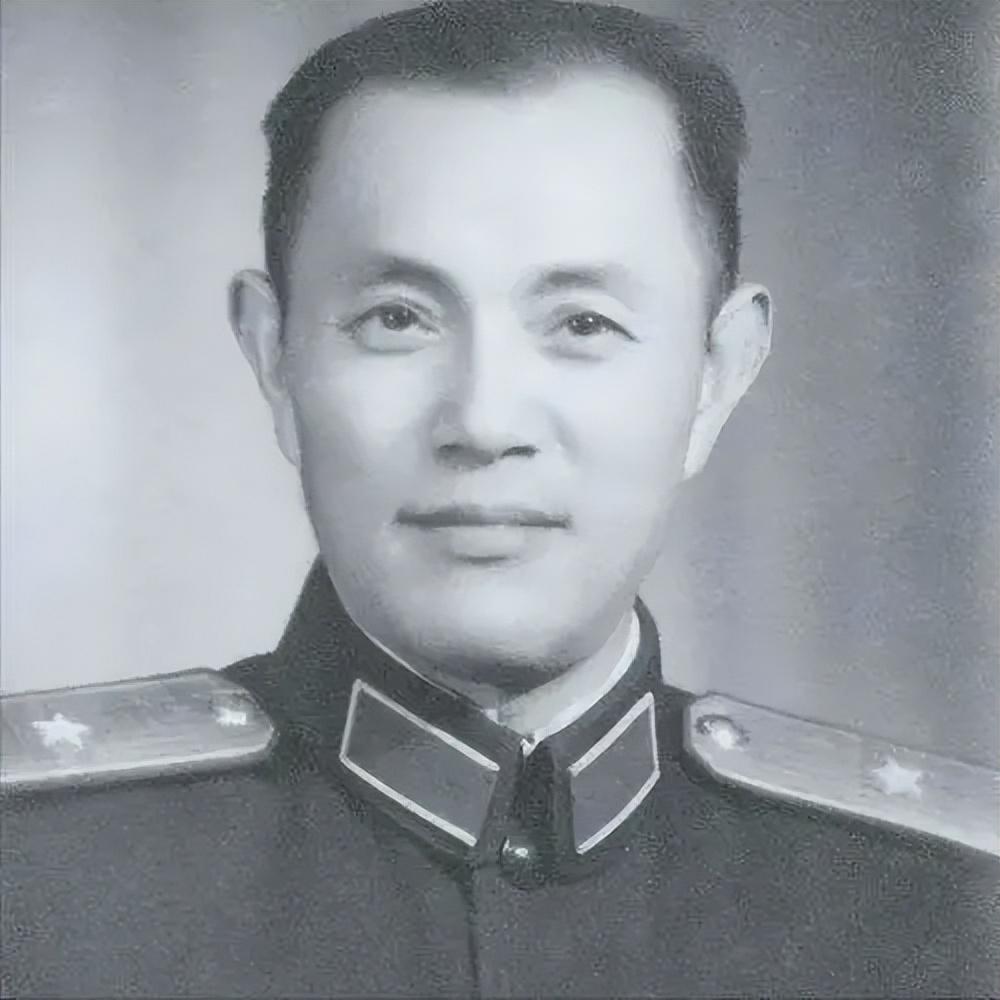 55年授衔怪事13军军长授中将两位副军长是少将政委只是大校