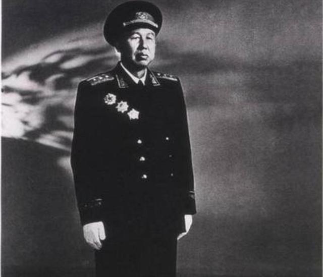 杨得志听闻上将王平路过武汉不下车,怒问:他想干啥,给他绑过来